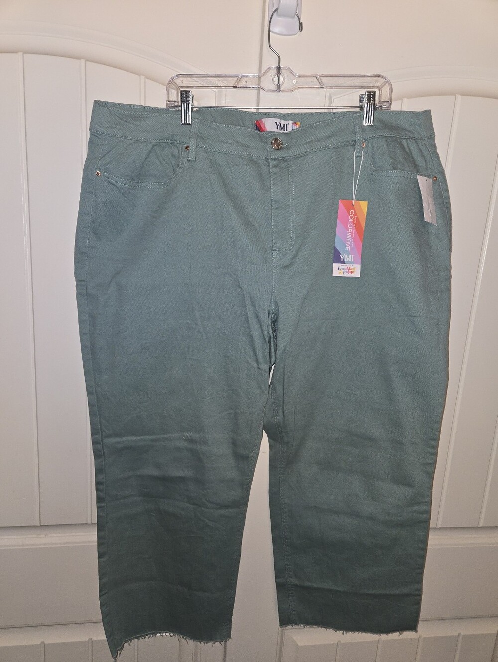 NWT Freckled Poppy x YMI Size 2XL Capris
